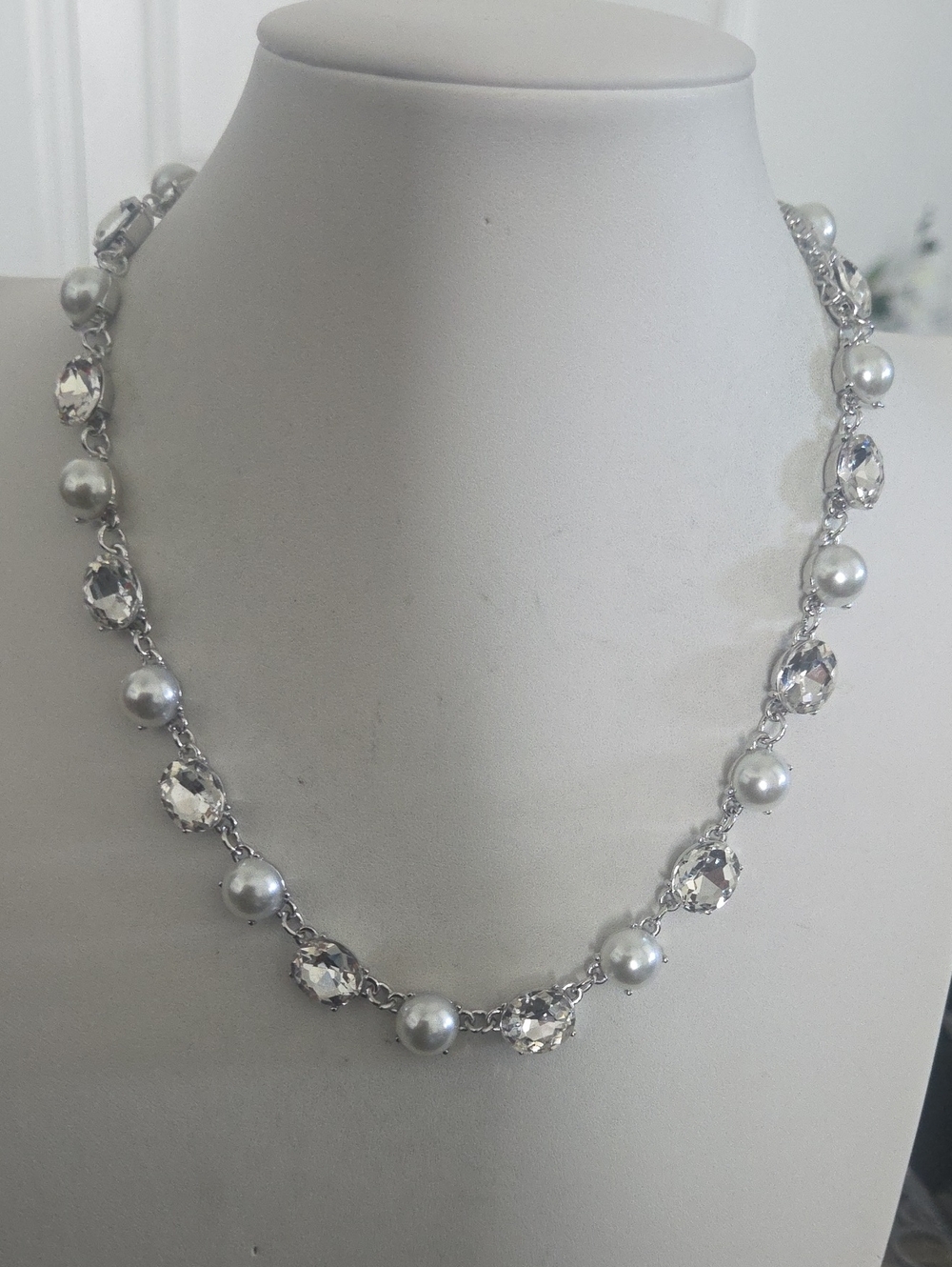 Paparazzi Go Getter Gleam White Necklace NWT